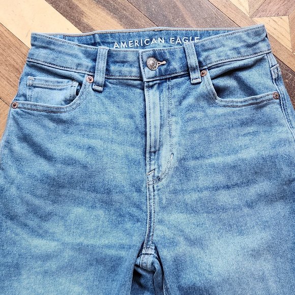 American Eagle Outfitters Light Wash "Mom Jean" Size 0 - Picture 6 of 16